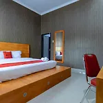 Reddoorz Syariah Near Uisu Medan