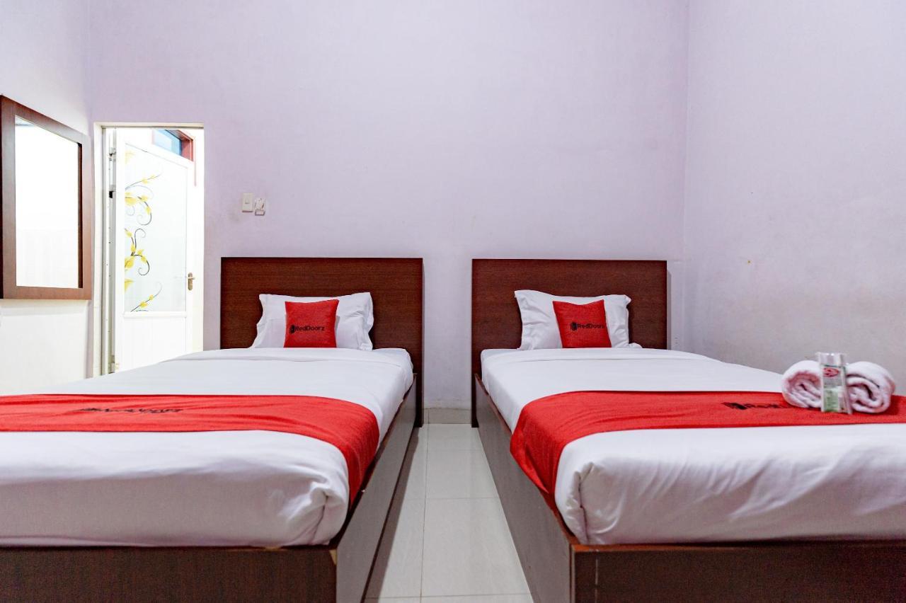 Hotel Reddoorz Syariah Near Uisu
