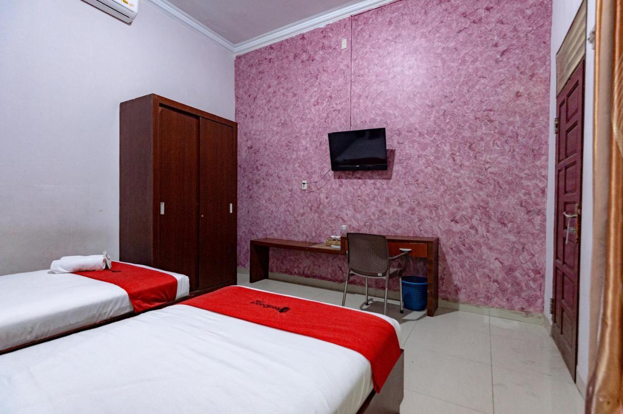 Reddoorz Syariah Near Uisu Hotel 2*